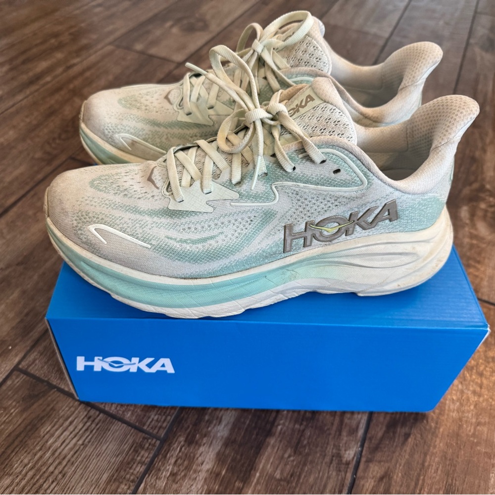 Hoka Clifton 10 Seafoam size 9.5B